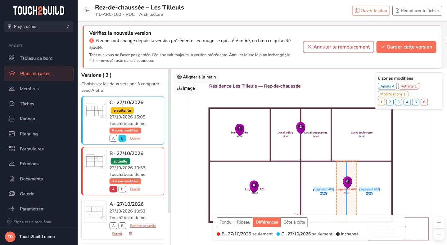 Vérification d’une nouvelle version de plan : zones modifiées encadrées, ajouts en bleu et retraits en rouge